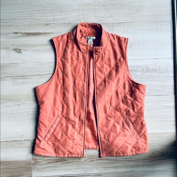 ORVIS Quilted Outdoor Vest - Picture 2 of 5